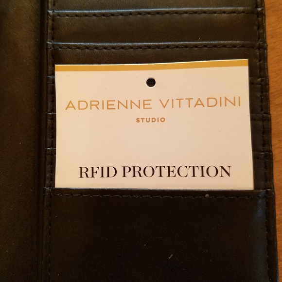 NEW! Adrienne Vittadini RFID protection fold-out wallet. - Picture 3 of 4